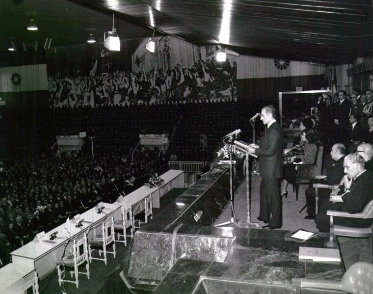 پرونده:ShahanshahSpeechWomenCongress17Dey1353.jpg