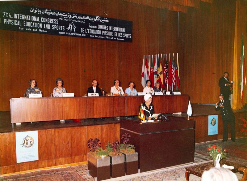 پرونده:ShahbanouSpeechIntSportCongressTehran1352.jpg