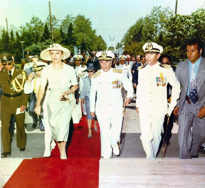 پرونده:ShahbanouNavyEducationalCentersBandarPahlavi27Khordad2537g1.jpg