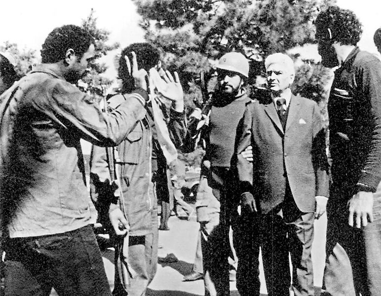 پرونده:WilliamSullivanUnitedStatesAmbassadorTehrn1979.jpg