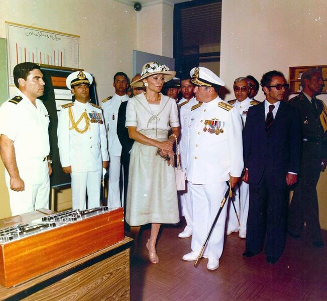 پرونده:ShahbanouNavyEducationalCentersBandarPahlavi27Khordad2537g4.jpg