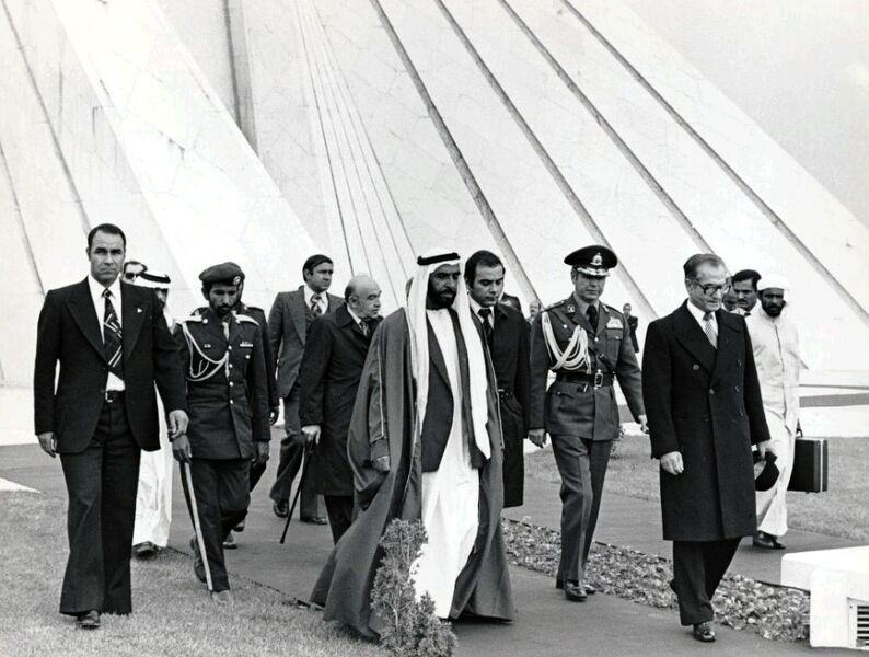 پرونده:ShahanshahAmirUAETehran2536m.jpg