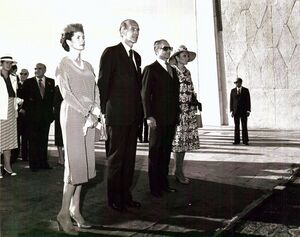 ShahanshahAryamehrGiscard d’EstaingTehranShahyadMehr2535m1.jpg