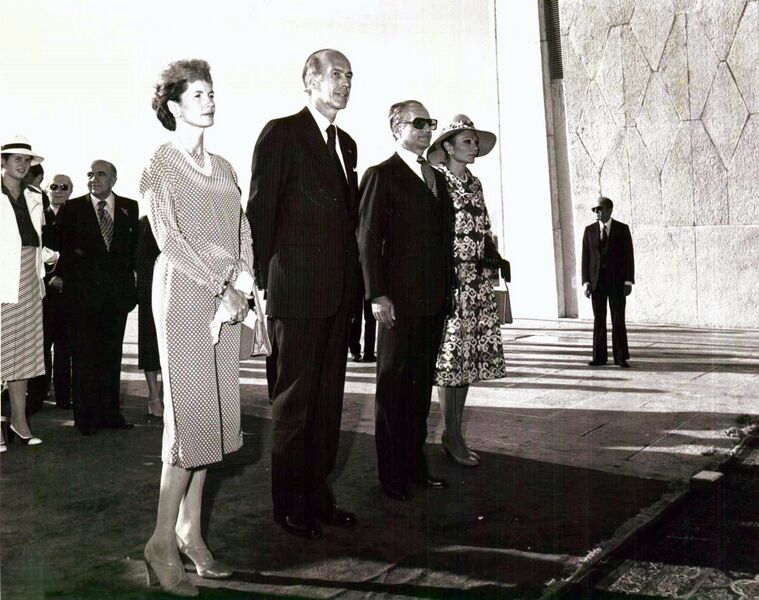 پرونده:ShahanshahAryamehrGiscard d’EstaingTehranShahyadMehr2535m1.jpg
