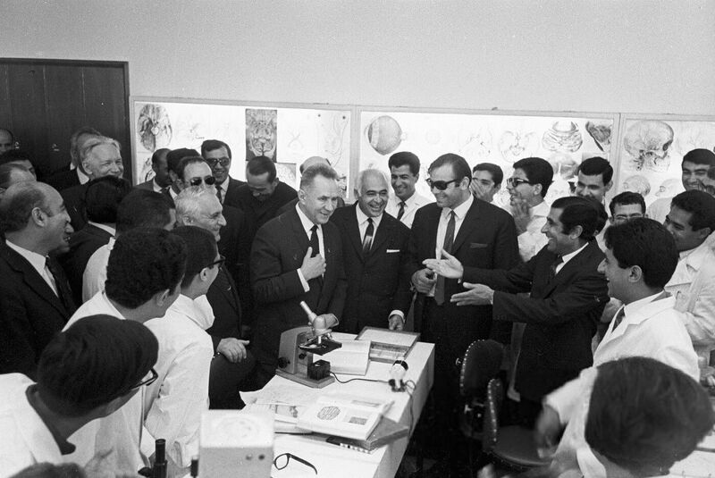 پرونده:AlexeiKosyginShirazPahlaviUniversity1347.jpg