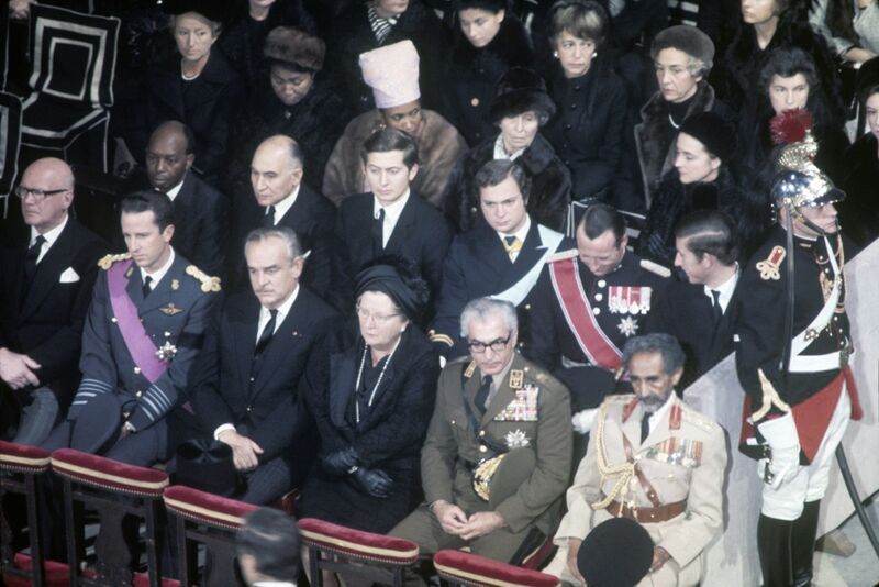 پرونده:ShahanshahDeGaulleFuneralNotreDame1349a.jpg