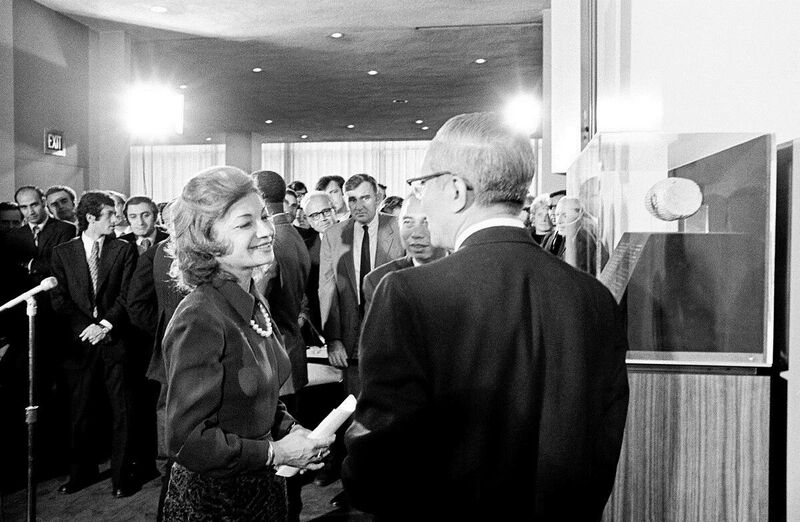 پرونده:PrincessAshrafSecretarGeneral UThantMehr1350b.jpg