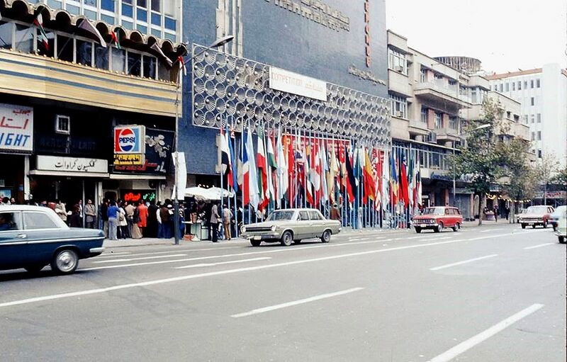 پرونده:TehranFilmFestivalCinemaParamount1353.jpg