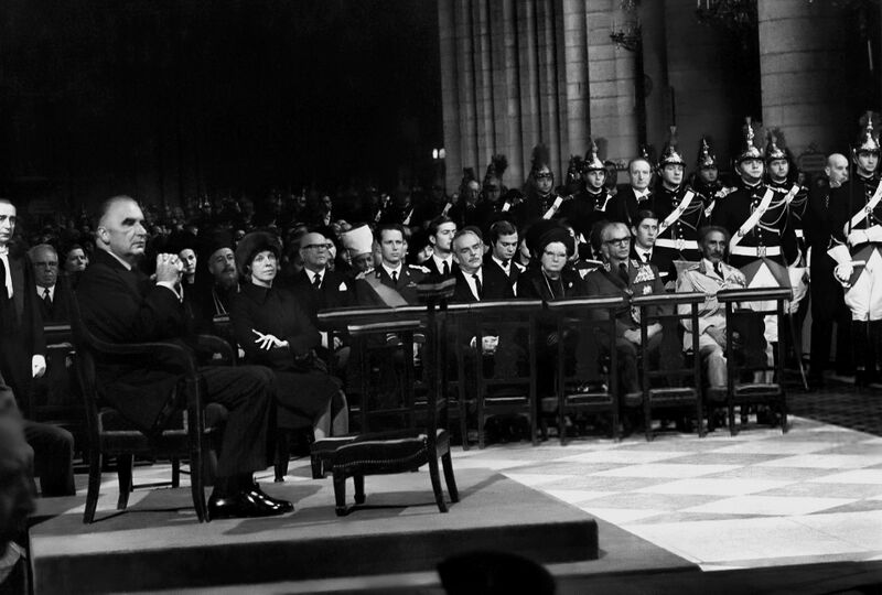 پرونده:ShahanshahDeGaulleFuneralNotreDame1349b3.jpg
