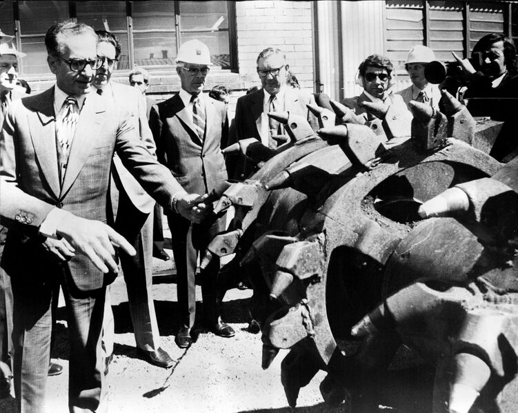 پرونده:ShahanshahAryamehrPortKemblaSteelWorks NSW1353d.jpg