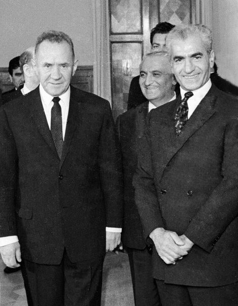 پرونده:ShahanshahKosyginOfficialTalksJointNewsConference1347.jpg
